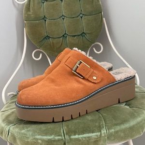 Naturalizer slip on loafers